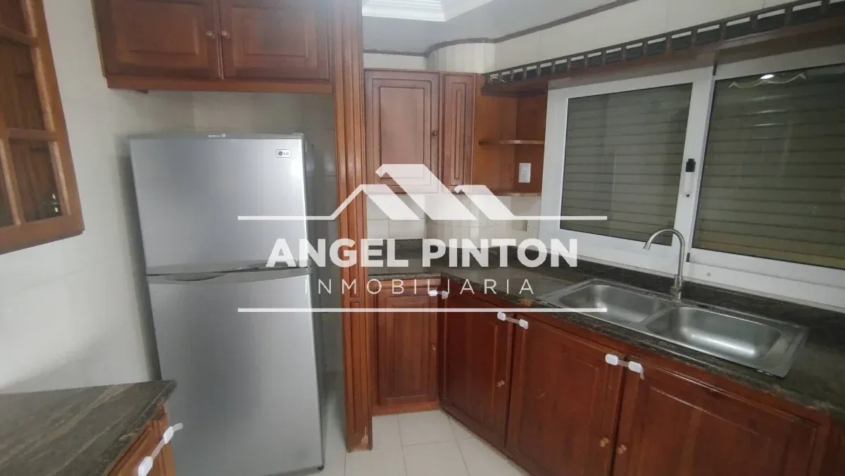APARTAMENTO ALQUILER AV. EL MILAGRO MARACAIBO VENEZUELA API 10131 - 6