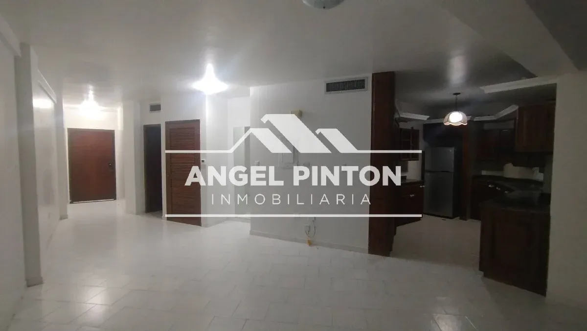 APARTAMENTO ALQUILER AV. EL MILAGRO MARACAIBO VENEZUELA API 10131 - 9