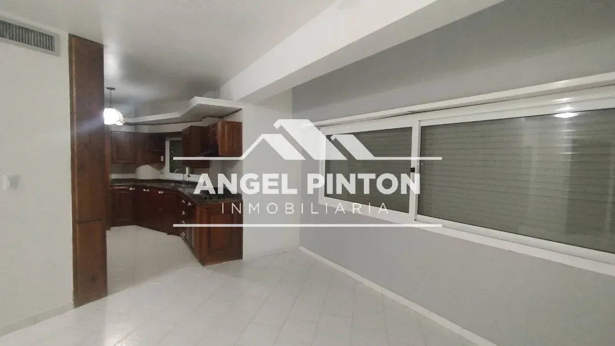APARTAMENTO ALQUILER AV. EL MILAGRO MARACAIBO VENEZUELA API 10131 - 10