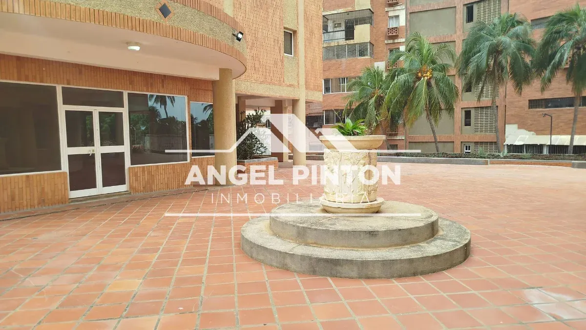 APARTAMENTO ALQUILER AV. EL MILAGRO MARACAIBO VENEZUELA API 10131 - 11