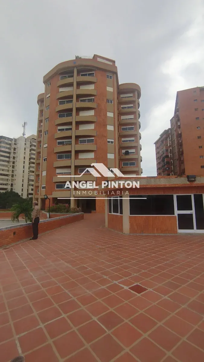 APARTAMENTO ALQUILER AV. EL MILAGRO MARACAIBO VENEZUELA API 10131 - 14