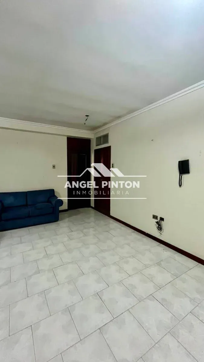 APARTAMENTO VENTA AV BELLA VISTA MARACAIBO VENEZUELA API 10172 - 4