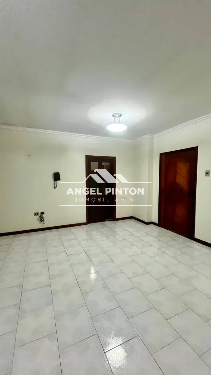 APARTAMENTO VENTA AV BELLA VISTA MARACAIBO VENEZUELA API 10172 - 5