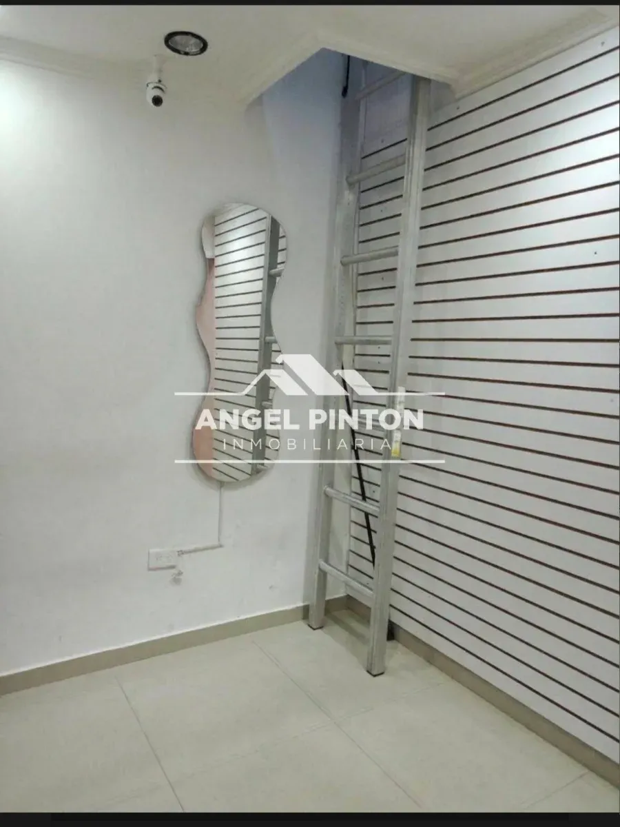 LOCAL COMERCIAL VENTA C.C.GRAN BAZAR MARACAIBO VENEZUELA API 10240 - 2