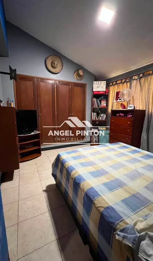 VILLA CERRADA VENTA BARRIO LOS OLIVOS MARACAIBO VENEZUELA API 10242 - 5