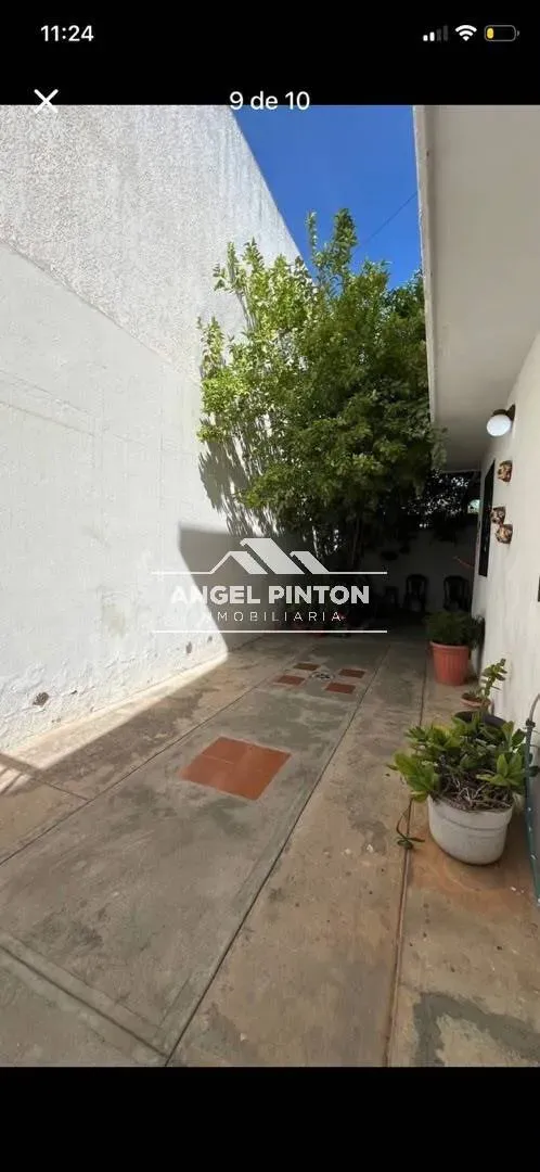 VILLA CERRADA VENTA BARRIO LOS OLIVOS MARACAIBO VENEZUELA API 10242 - 6