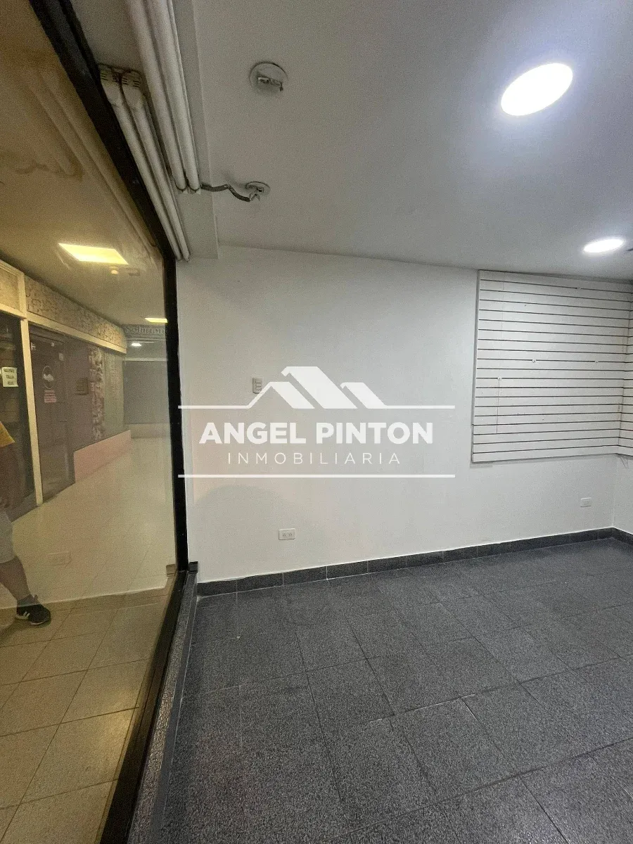 LOCAL COMERCIAL ALQUILER AV. LA LIMPIA MARACAIBO VENEZUELA API 10332 - 3