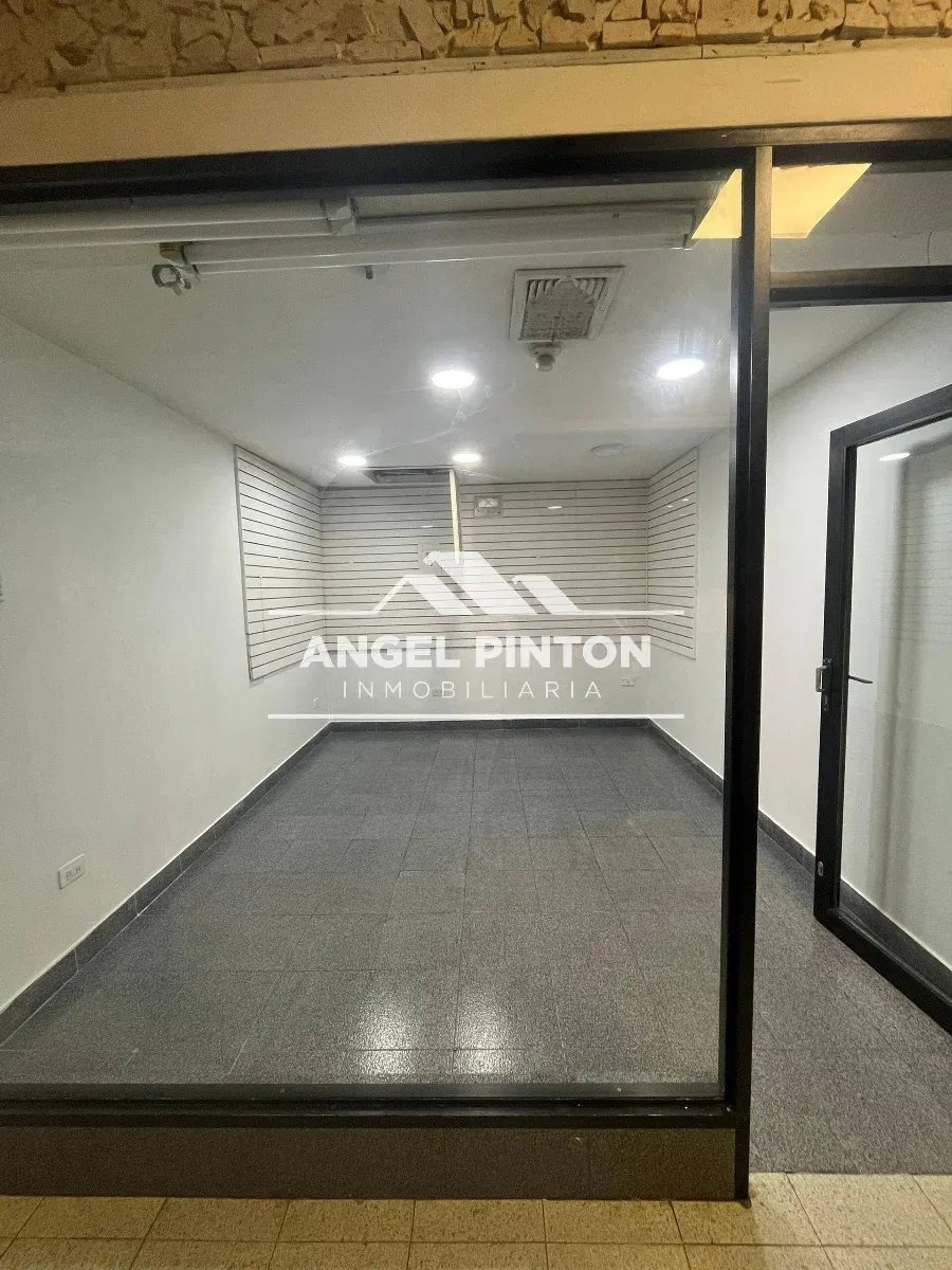 LOCAL COMERCIAL ALQUILER AV. LA LIMPIA MARACAIBO VENEZUELA API 10332 - 4