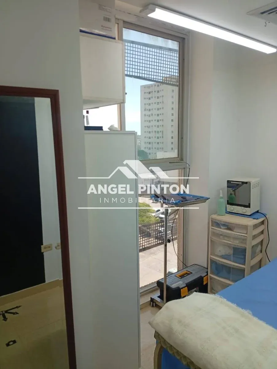 CONSULTORIO MEDICO VENTA TORRE PROMOTORA MARACAIBO VENEZUELA. API 10403 - 5