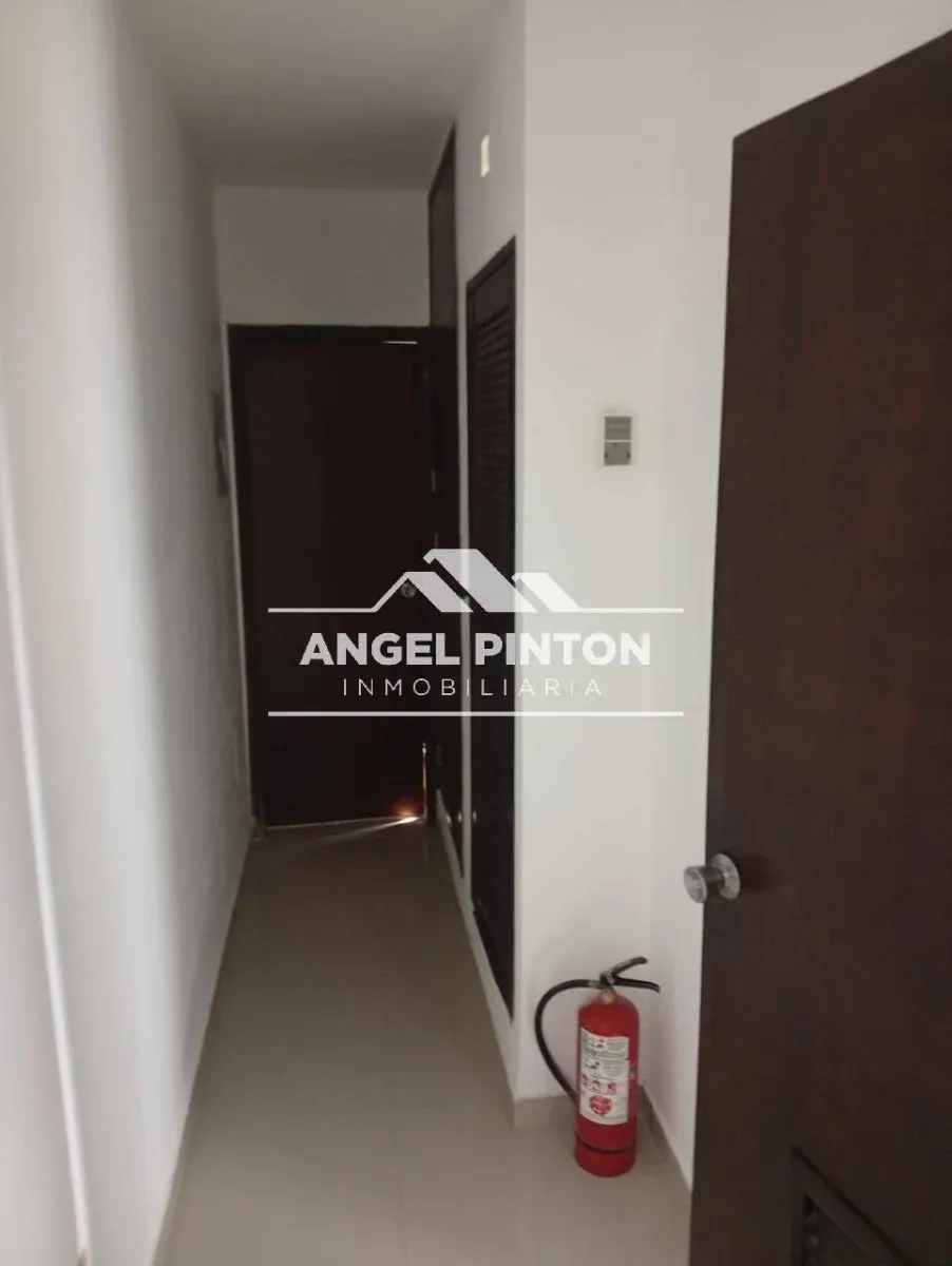 CONSULTORIO MEDICO VENTA TORRE PROMOTORA MARACAIBO VENEZUELA. API 10403 - 6