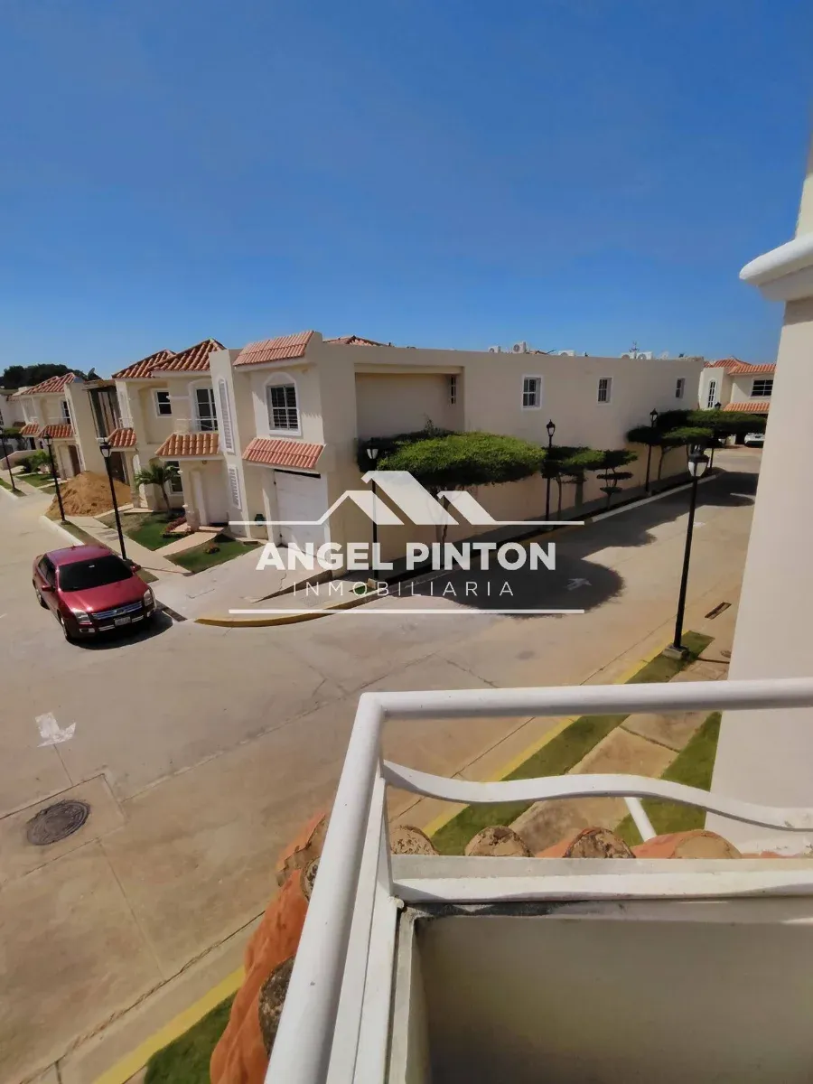 CASA VENTA VILLA COSTA DORADA MARACAIBO VENEZUELA API 10452 - 12