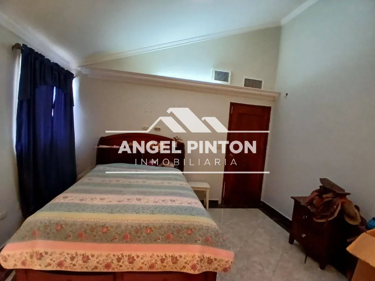 CONJUNTO CERRADO VENTA CASA CANTA CLARO MARACAIBO VENEZUELA API 10467 - 12