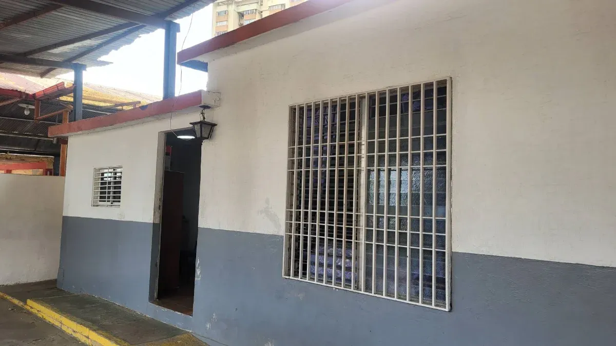 TALLER MECÁNICO ALQUILER AV CECILIO ACOSTA MARACAIBO VENEZUELA API 8504 - 2