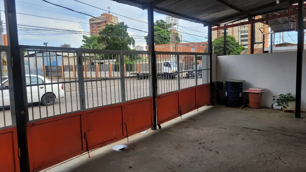 TALLER MECÁNICO ALQUILER AV CECILIO ACOSTA MARACAIBO VENEZUELA API 8504 - 5