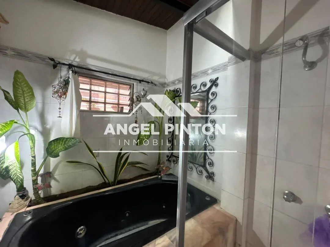 CASA VENTA AV FUERZAS ARMADAS MARACAIBO VENEZUELA API 10511 - 8