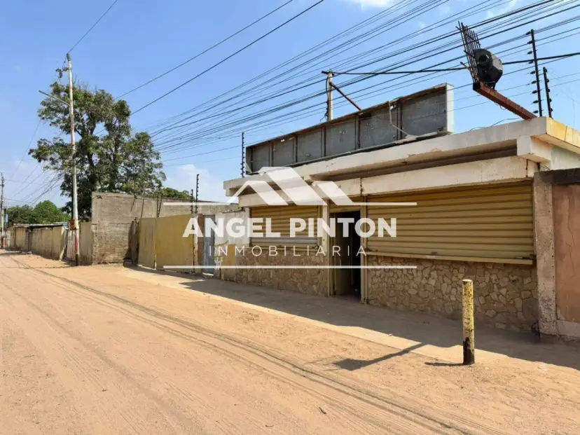 LOCAL COMERCIAL VENTA BARRIO BALMIRO DE LEÓN MARACAIBO VENEZUELA API 9557