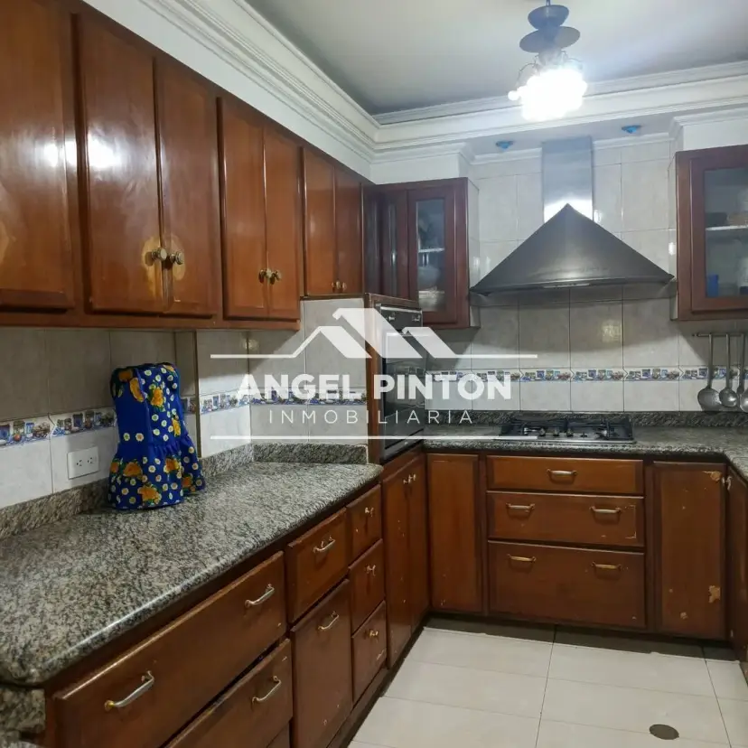 TOWNHOUSE ALQUILER PALMA REAL MARACAIBO VENEZUELA 9618