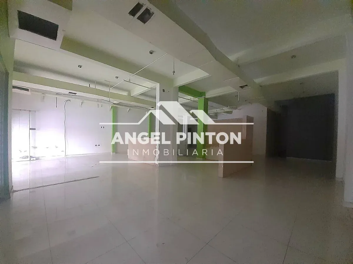 LOCALES COMERCIALES VENTA AV. EL MILAGRO MARACAIBO VENEZUELA API 9632