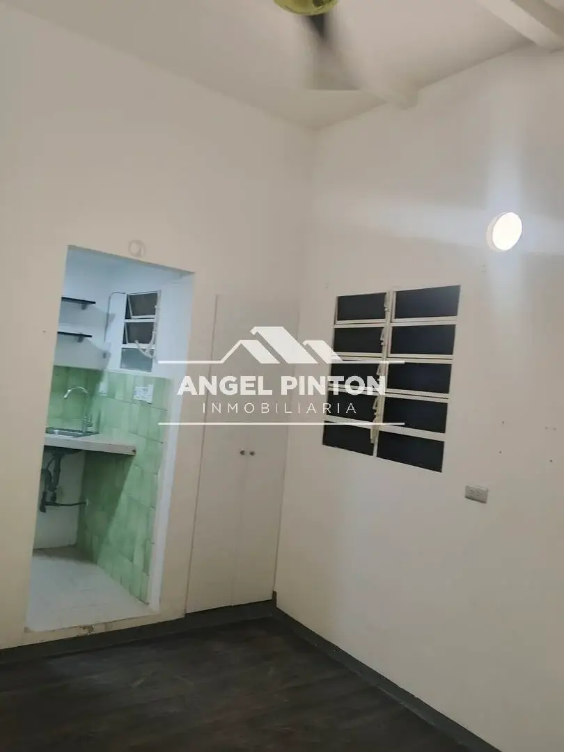 HABITACIÓN ALQUILER AV NIVALDO CHAPELLIN CARACAS VENEZUELA API 9622
