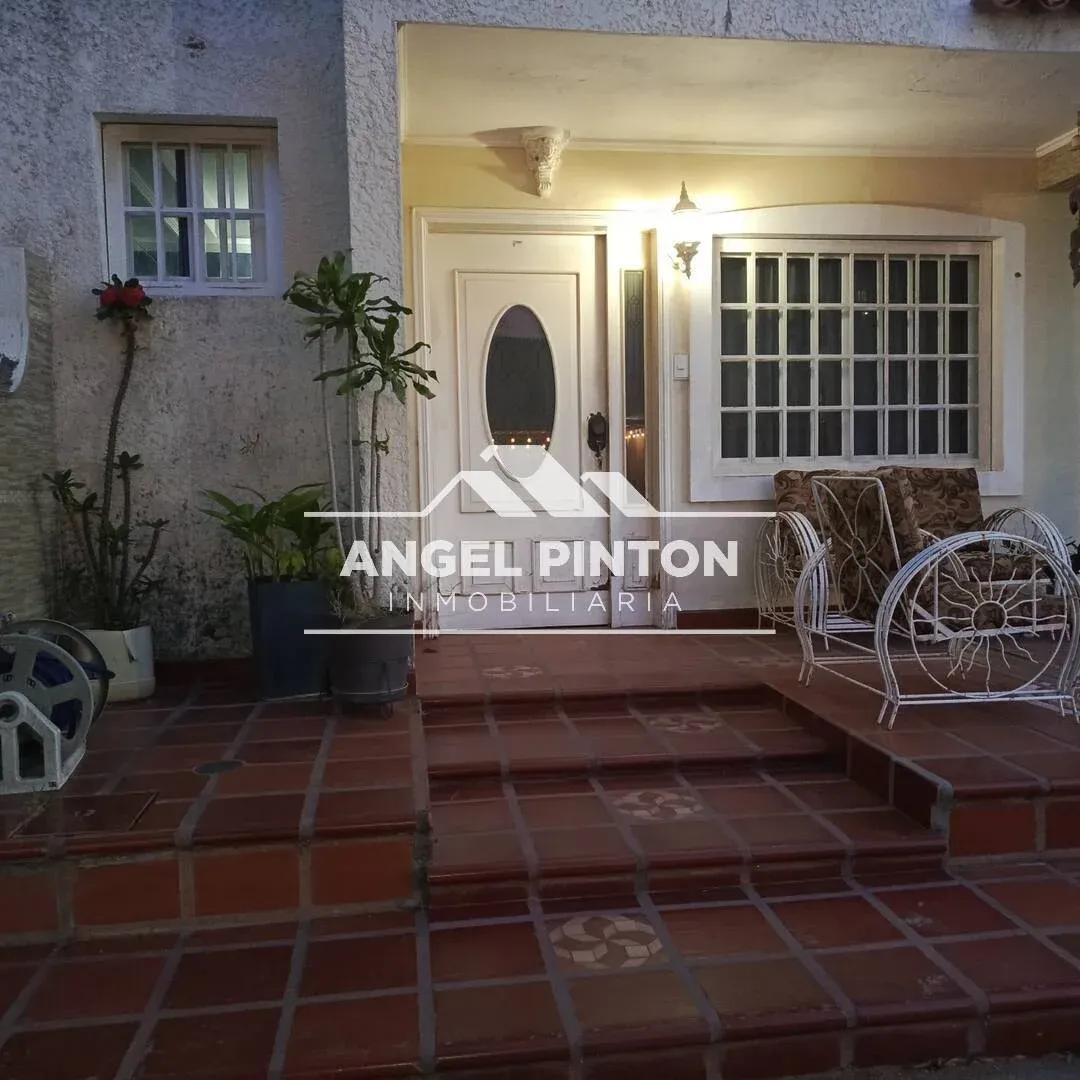 TOWNHOUSE ALQUILER PALMA REAL MARACAIBO VENEZUELA 9618