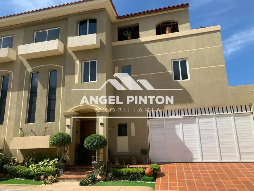 CASA EN VENTA EN VILLA CABO NORTE ISLA DORADA MARACAIBO VENEZUELA API 9668