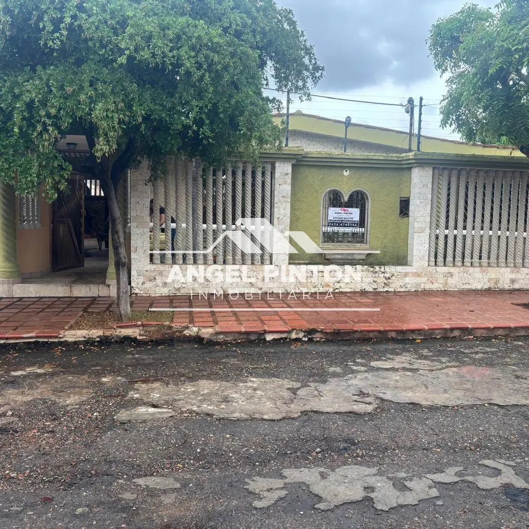 CASA EN VENTA URB LAS LOMAS MARACAIBO VENEZUELA API 9684