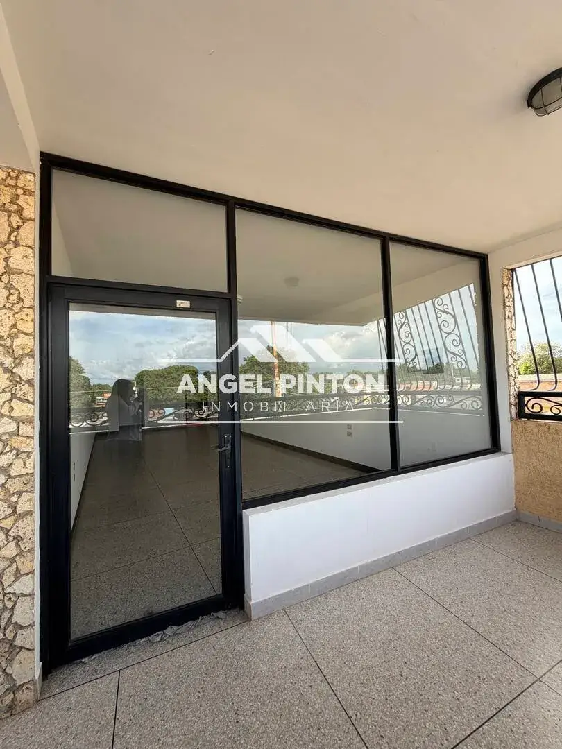 LOCAL COMERCIAL ALQUILER LOS ROBLES MARACAIBO VENEZUELA API 42426