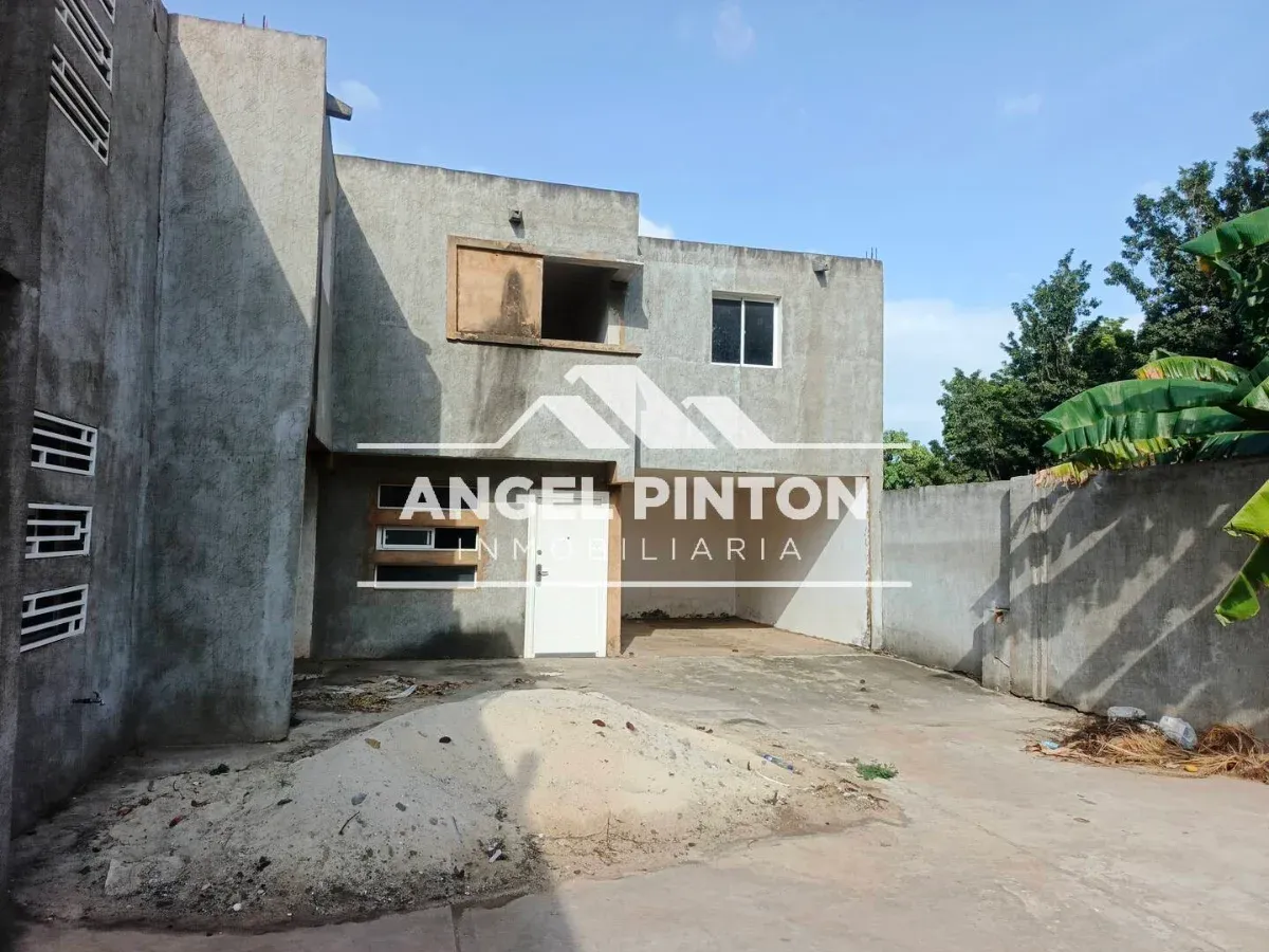 TOWNHOUSE VENTA LA PUNTA SAN FRANCISCO VENEZUELA API 9687