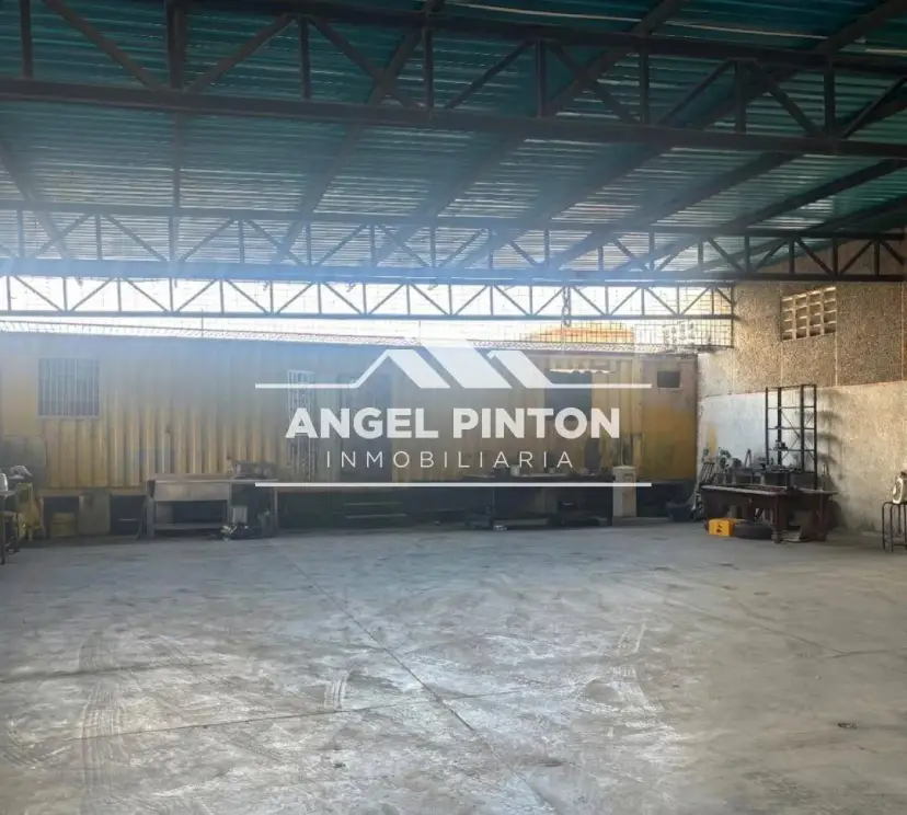 GALPÓN CON OFICINAS VENTA AV LA LIMPIA MARACAIBO VENEZUELA API 9739