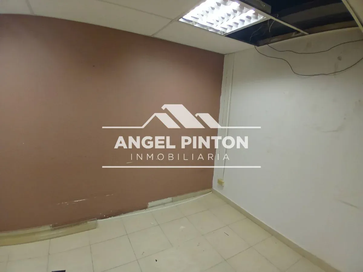 LOCAL COMERCIAL EMPRESARIAL VENTA TIERRA NEGRA MARACAIBO VENEZUELA API 9789