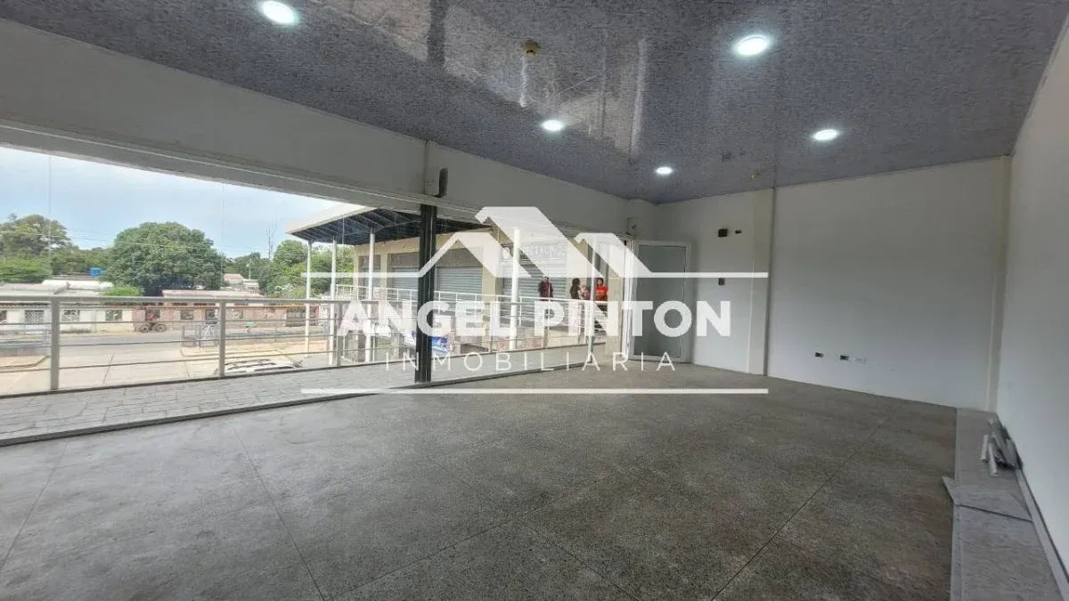 LOCAL COMERCIAL VENTA AV LA LIMPIA PLAZA OESTE MARACAIBO VENEZUELA API 9874