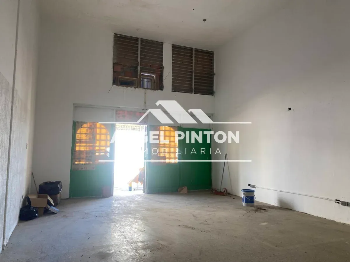 LOCAL COMERCIAL ALQUILER PLAZA LAS MADRES MARACAIBO VENEZUELA API 9909