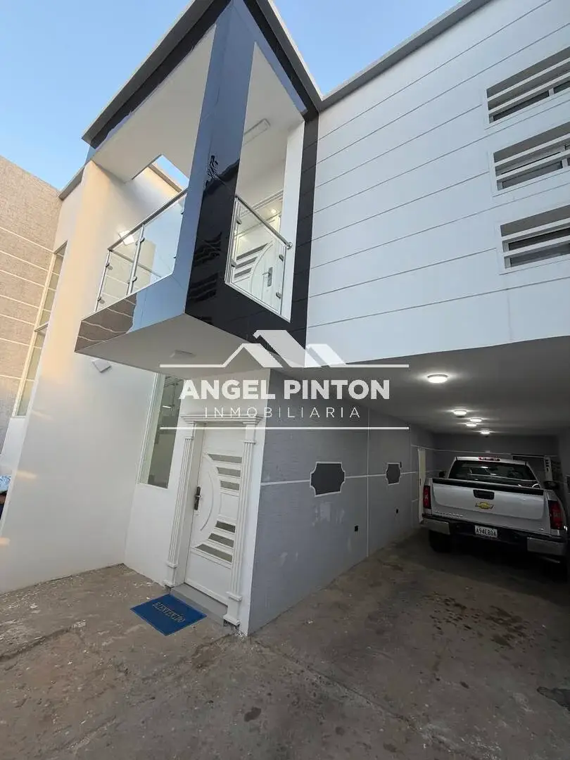 TOWNHOUSE VENTA LA COROMOTO SAN FRANCISCO VENEZUELA API 9952