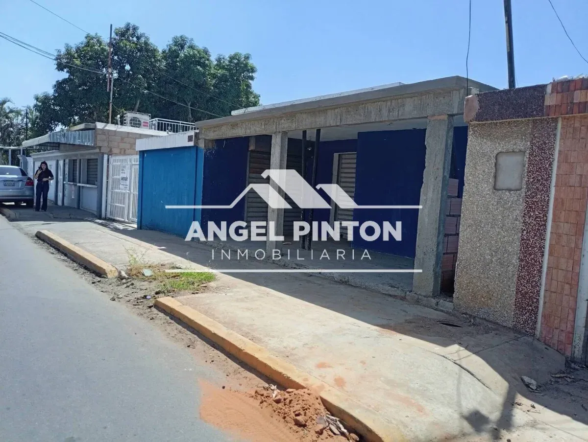 CASA COMERCIAL VENTA LA MACANDONA AV LA LIMPIA MARACAIBO VENEZUELA API 9967