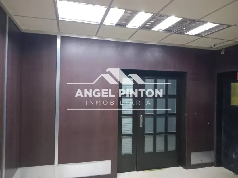 OFICINA EN VENTA AV. EL MILAGRO MARACAIBO VENEZUELA API 10046