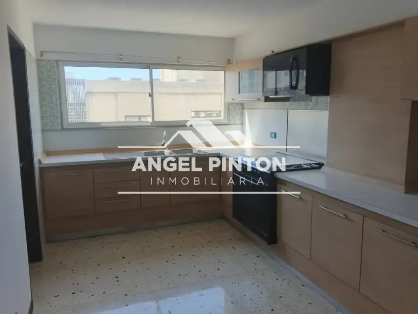 APARTAMENTO VENTA PLAZA REPUBLICA MARACAIBO API 10236