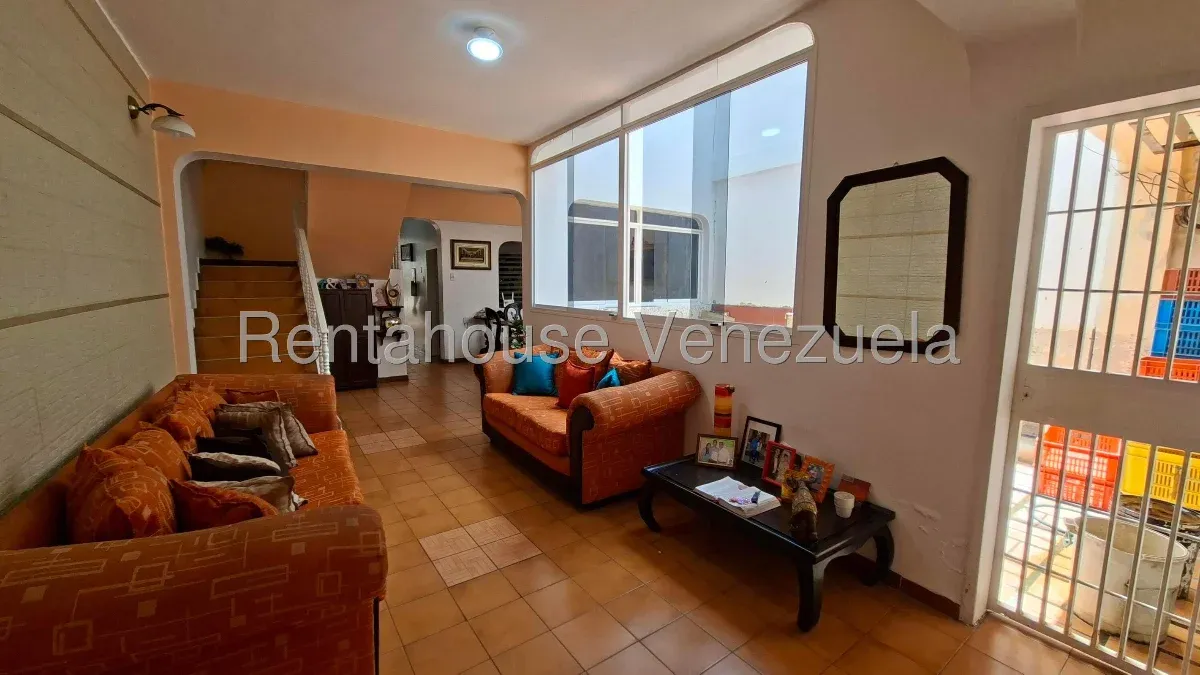Casa con local comercial en venta. Zona Oeste de Barquisimeto. Carrera 16 - 2