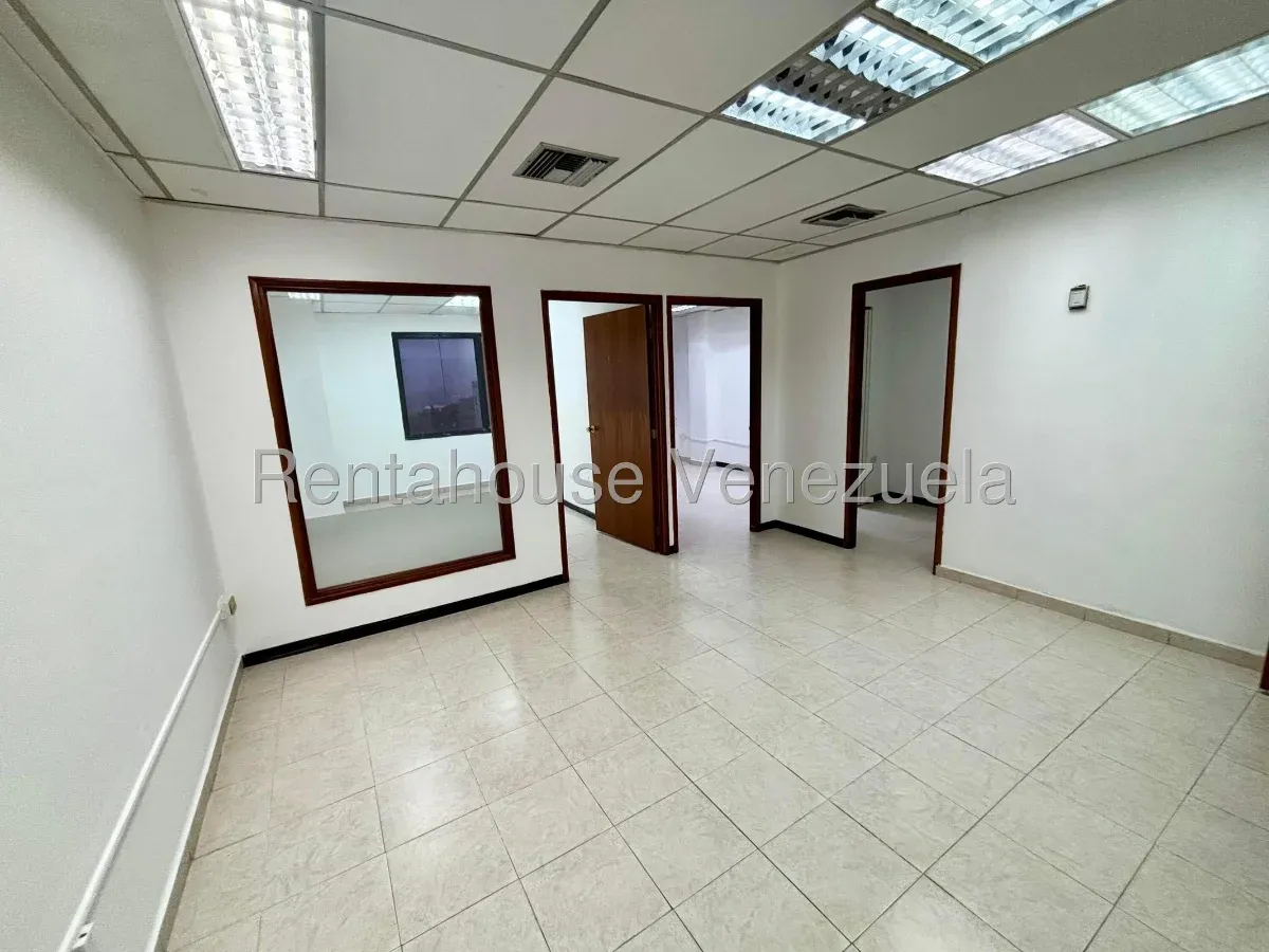 Oficina en venta. C.E Yacambu. Carrera 19 - 2
