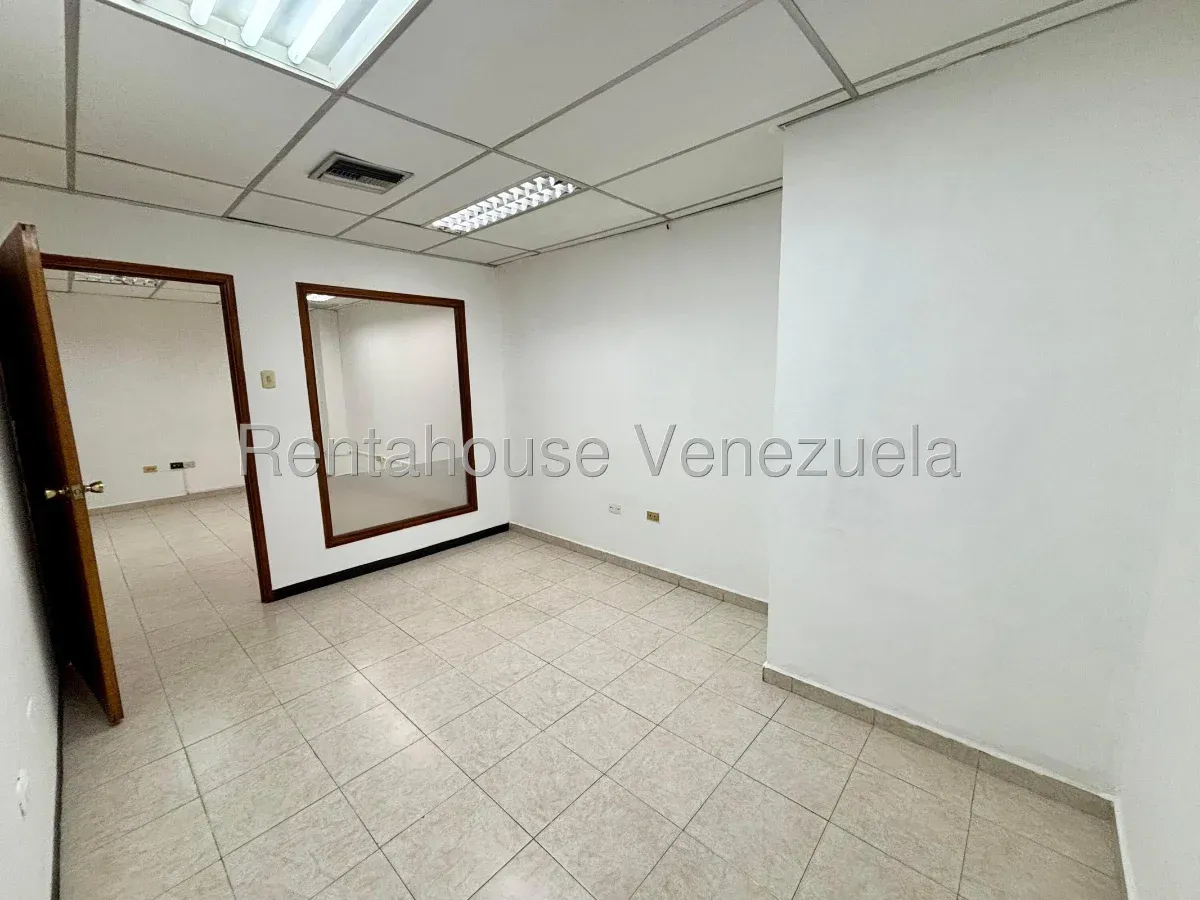Oficina en venta. C.E Yacambu. Carrera 19 - 6