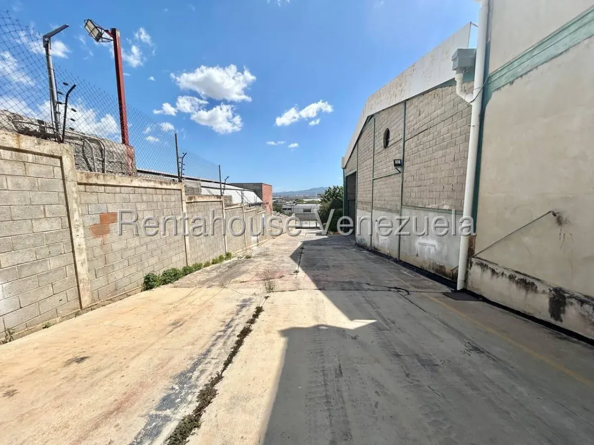 Complejo de Galpones en Venta. Zona Industrial II. Barquisimeto  - 4
