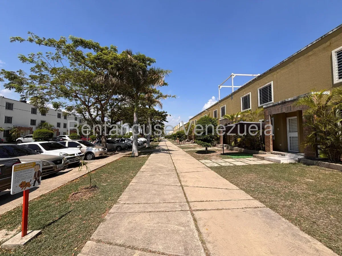 Townhouse en Venta. Camino de Tarabana. Cabudare - 2