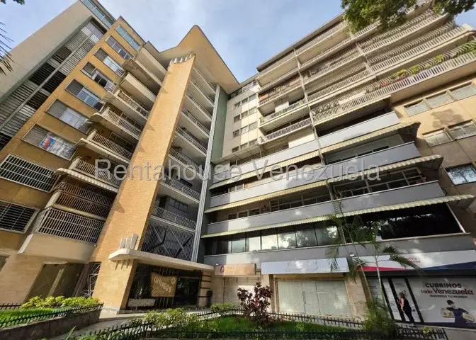 En venta ampli apartamento en frente a la Plaza Francia de Altamira