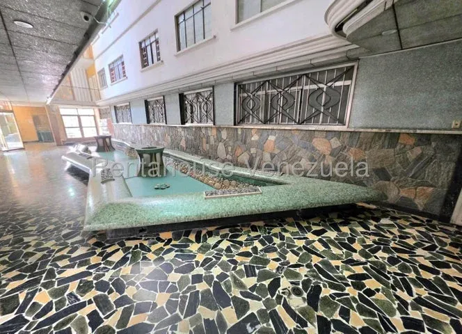 En venta ampli apartamento en frente a la Plaza Francia de Altamira - 2