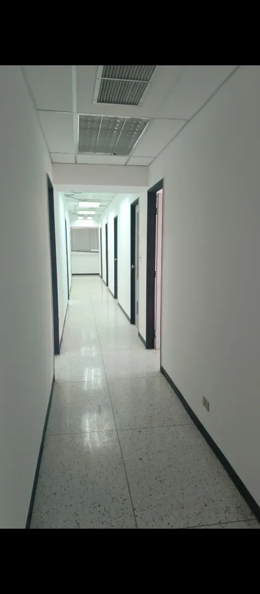 SE ALQUILA OFICINA DE 314 M2 EN LA TRINIDAD  - 4