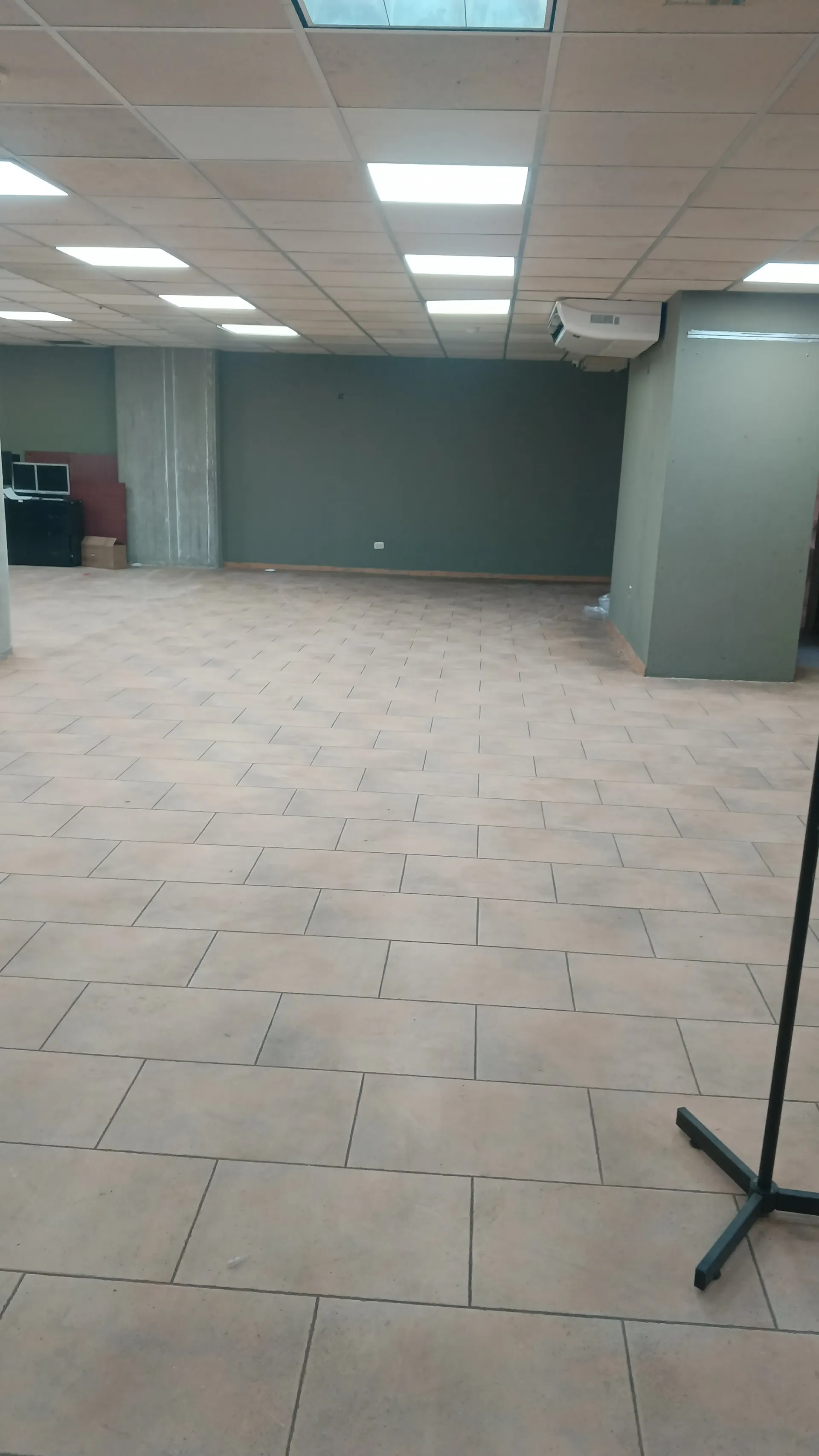 Alquiler de Local de 220 M2 PB Boleita - 2