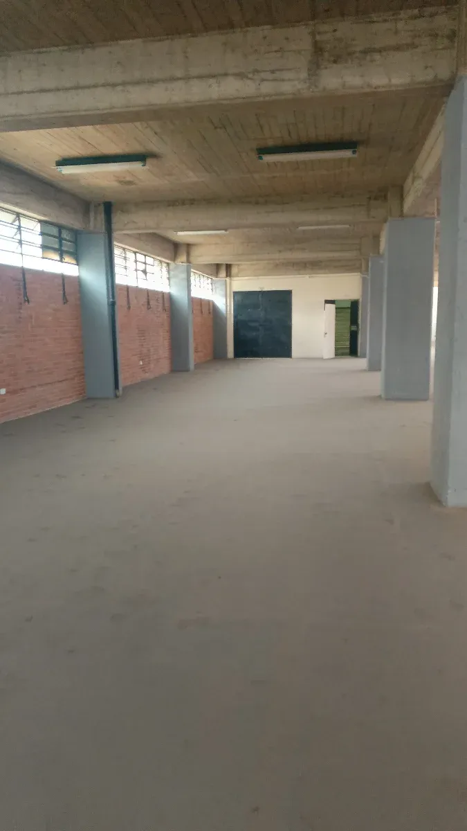 Local Alquiler Boleita Sur de 550 Metros - 2