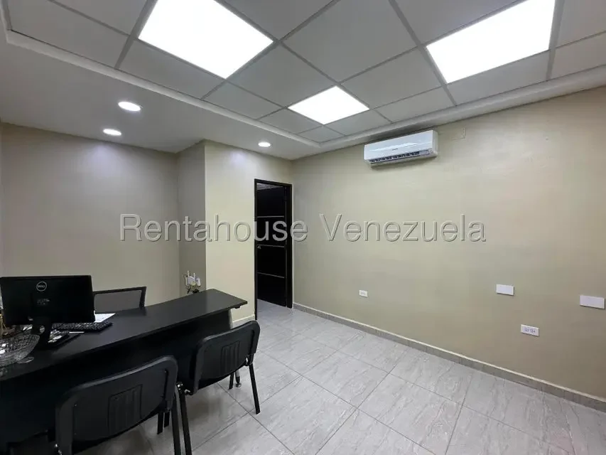 edificio comercial en venta con local y oficinas totalmente remodelado san ignacio maracay 26-18991 - 2