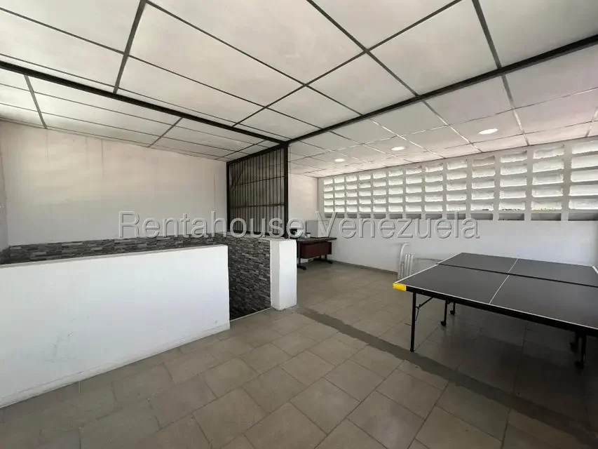 edificio comercial en venta con local y oficinas totalmente remodelado san ignacio maracay 26-18991 - 12