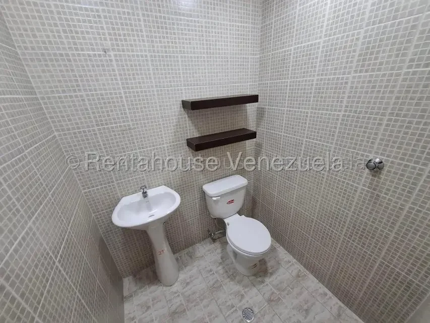 edificio comercial en venta con local y oficinas totalmente remodelado san ignacio maracay 26-18991 - 17