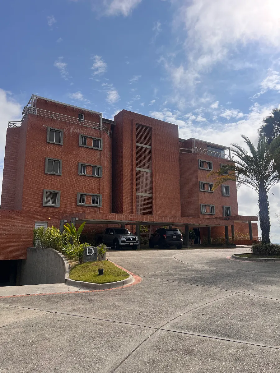 Hermoso Apartamento en el Hatillo con Fantastica Vista Panorámica - 2